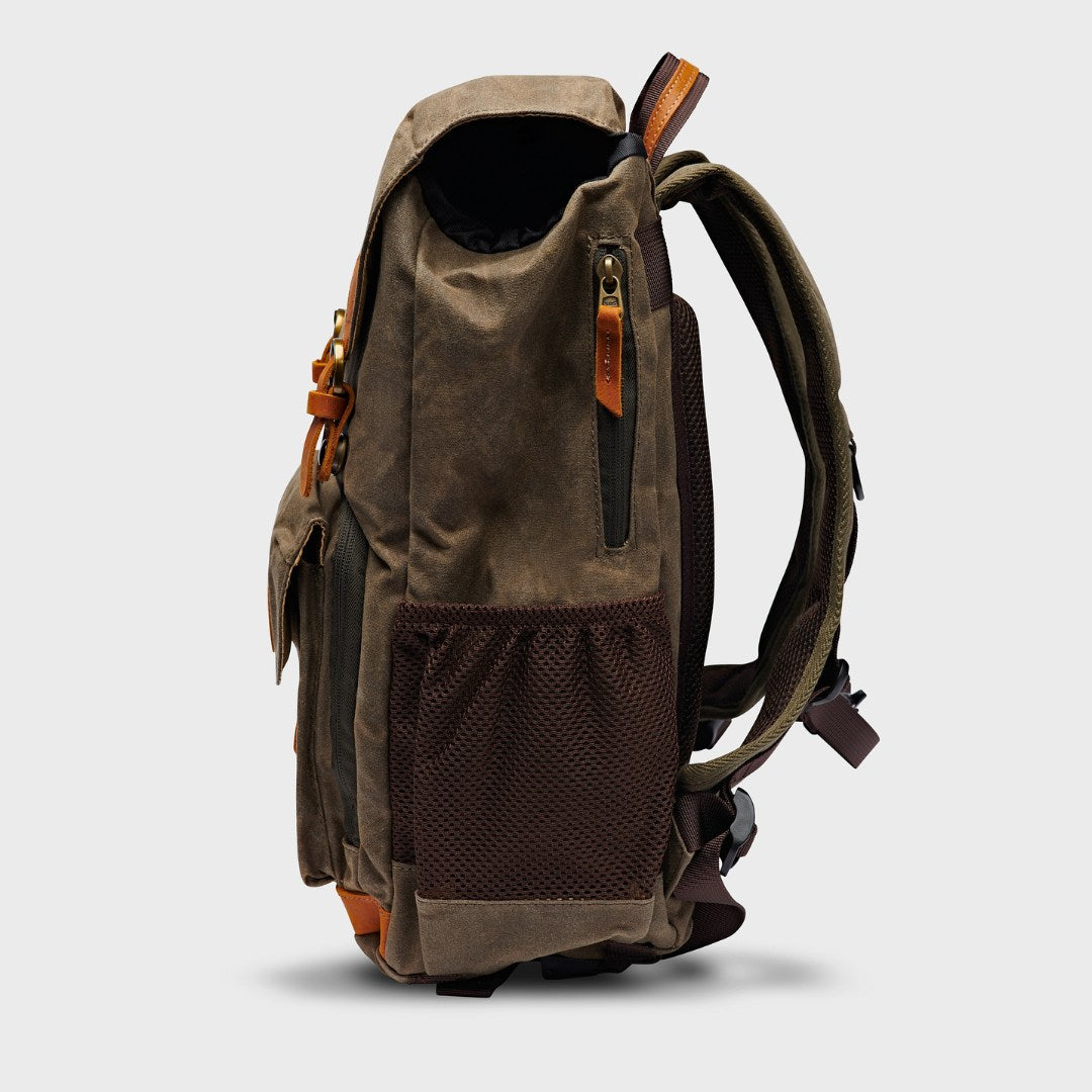 Kovered Roe moss green adventure backpack side view#colour_moss-green