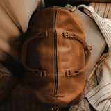 Top down view of the main compartment zip of the Winster vintage leather holdall weekend bag 